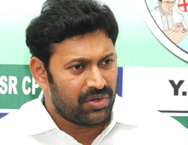 YS-Avinash-Reddy-Meets-YS-Vijayamma