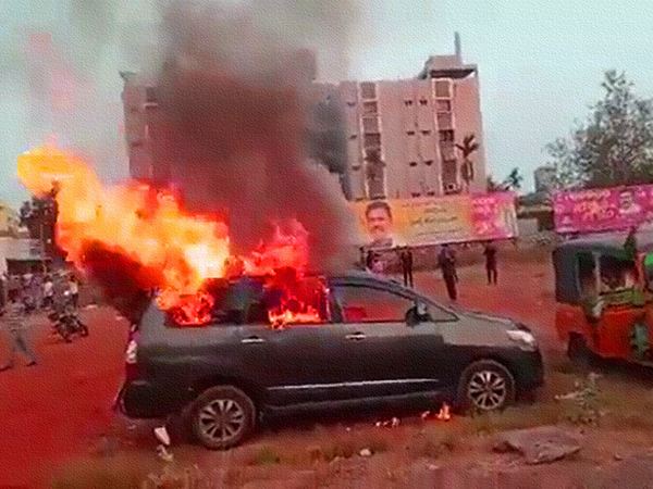 Gannavaram-TDP-Office-Attacked-by-MLA-Vallabhaneni-Vamsi-Followers