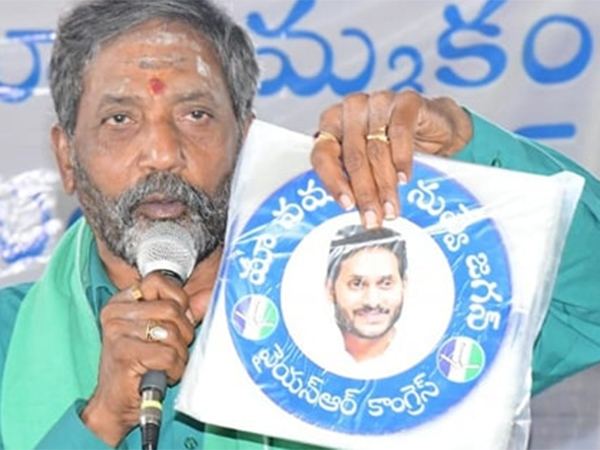 Maa-Nammakam-Nuvve-Jagan-Sticker-to-houses
