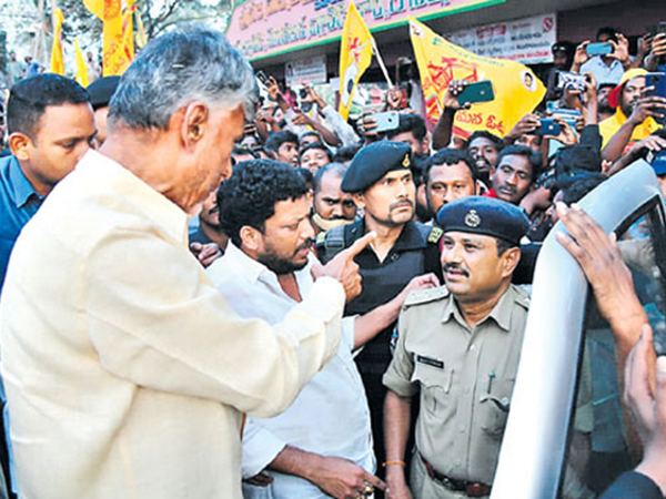 Police-Stops-Chandrababu-Naidu tour