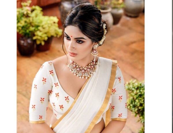 Samyuktha Menon Turns Golden Leg in Tollywood