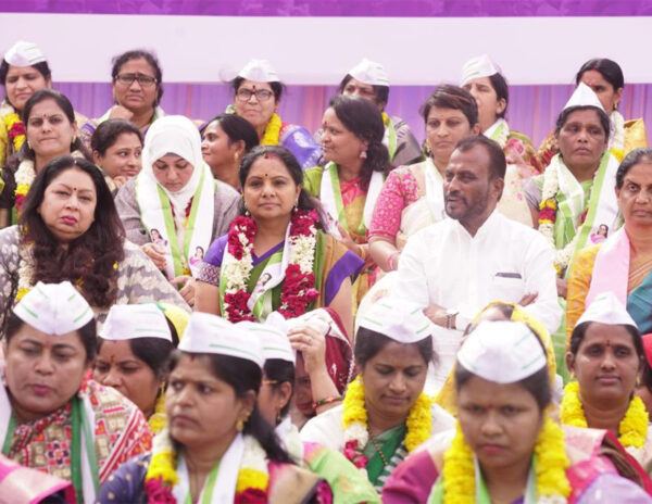 BRS-kalavakuntla-kavitha-Dharna