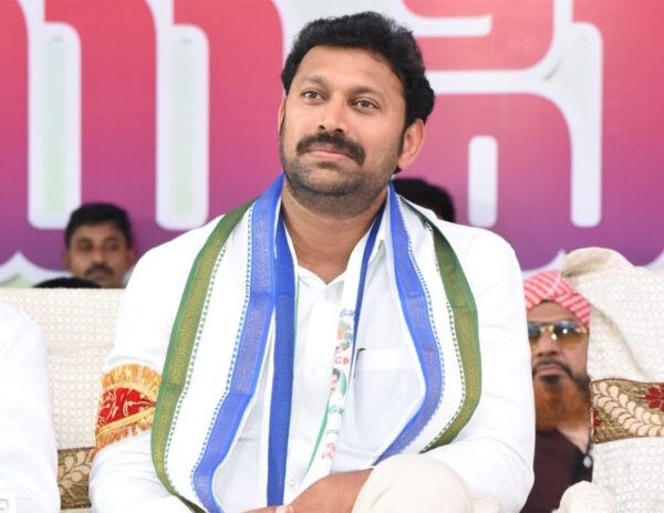CBI Notice To MP Avinash Reddy
