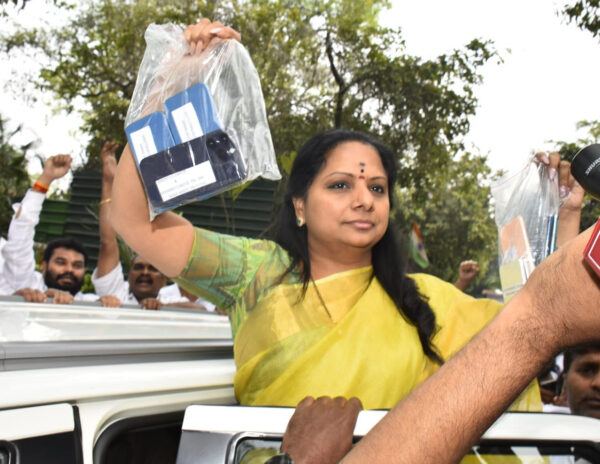 Kavitha Shows 9 Phones Before ED Investigation