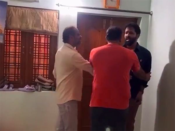 Manchu_Manoj_Manchu_Vishnu_Fight