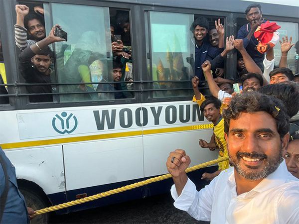 Nara_Lokesh_Selfie_KIA_Employees
