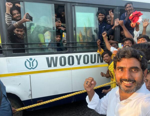 Nara_Lokesh_Selfie_KIA_Employees