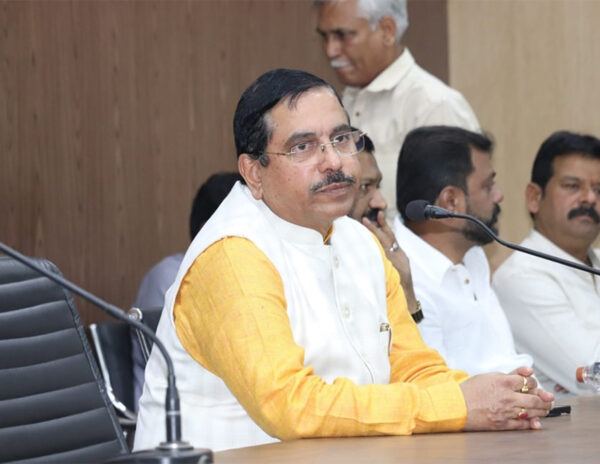 UnionMinister_PralhadJoshi_Population_ Congress_Power Supply