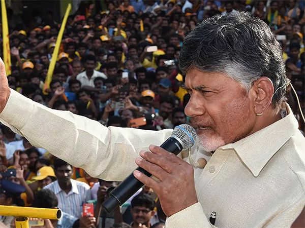 Chandrababu_Naidu_Kodalinani_Gudivada