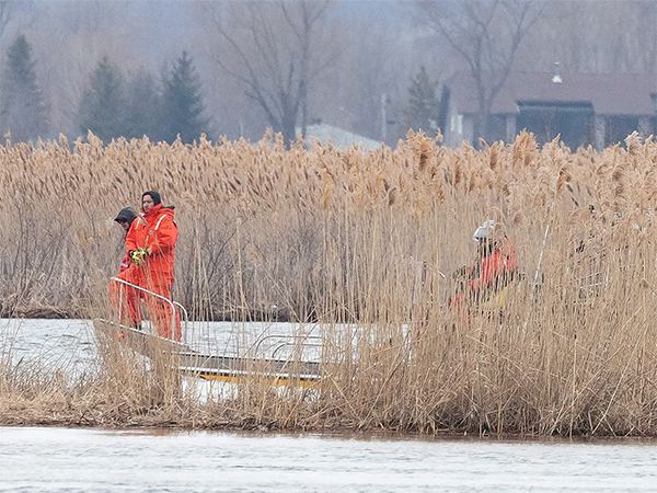 Indians_Canada_USA_border