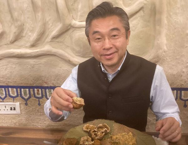 Japan-Ambassador-Epic-Golgappa-Adventure-in-Varanasi