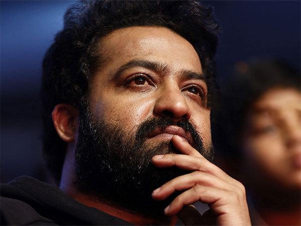 Jr-NTR-Fans-Hrithik-Roshan-Dance