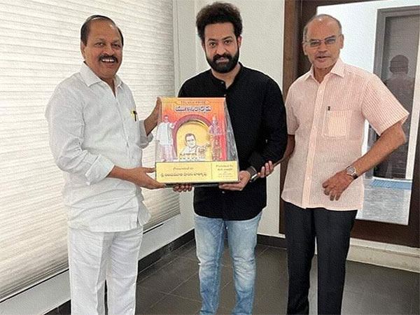 Junior-NTR-Gets-Invite-From-TDP-&-Nandamuri-Family