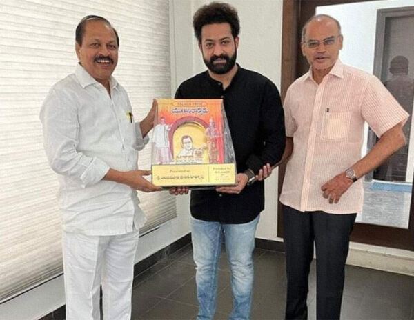 Junior-NTR-Gets-Invite-From-TDP-&-Nandamuri-Family