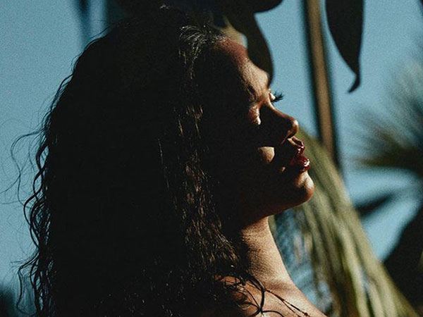 Rihanna Goes Topless In Her Maternity Photos