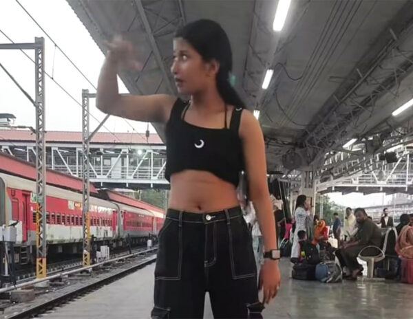 Shreya Singh Mumbai Train Station