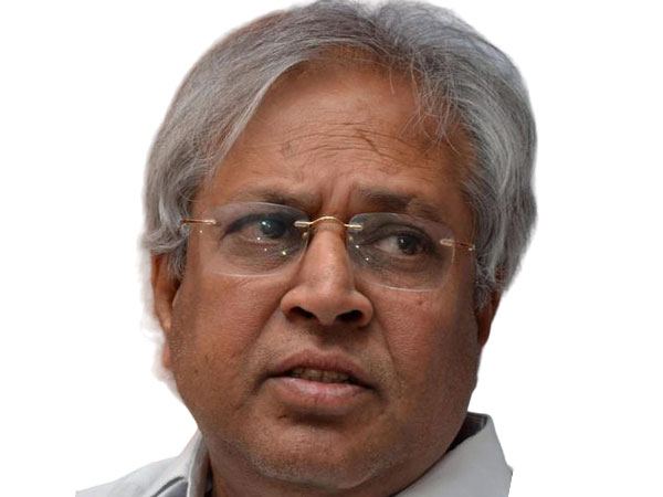 Vundavalli-Aruna-Kumar-target-Ramoji-Rao