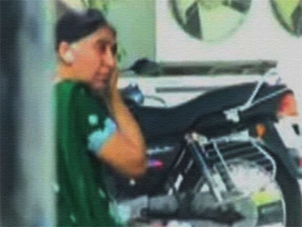 Pic Talk: YS Sunitha Sitting On The Court Steps With A Dull Face