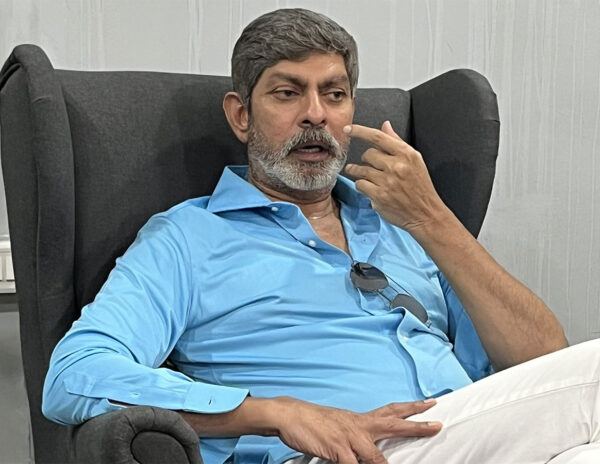 Jagapathi-Babu-YSRCP