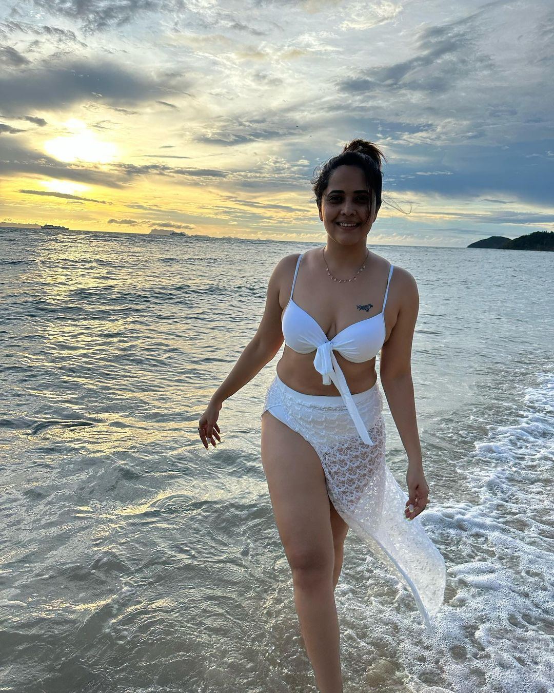 Anasuya-Bharadwaj-Bikini