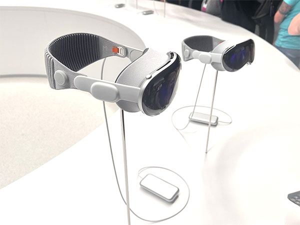 Apple Vision Pro Headset