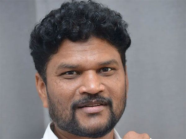 Director Parasuram Has 13 Crore Liability To 14 Reels!