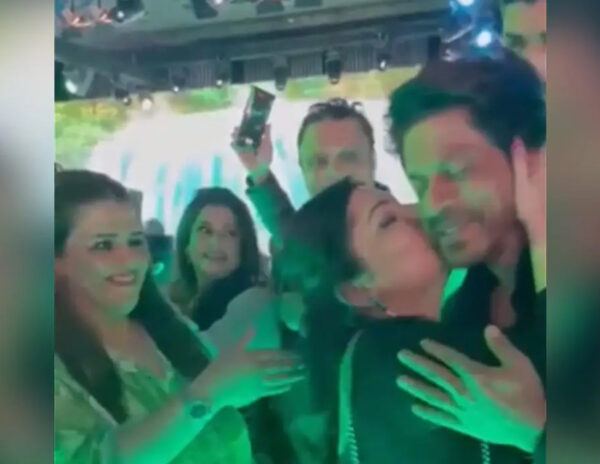 Girl Kisses Shah Rukh Khan Video Viral