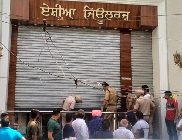 Jeweller gunned robbers Punjab Moga