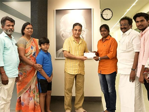 Kamal-Haasan-Gifts-Car-to-first-female-bus-driver-in-Coimbatore