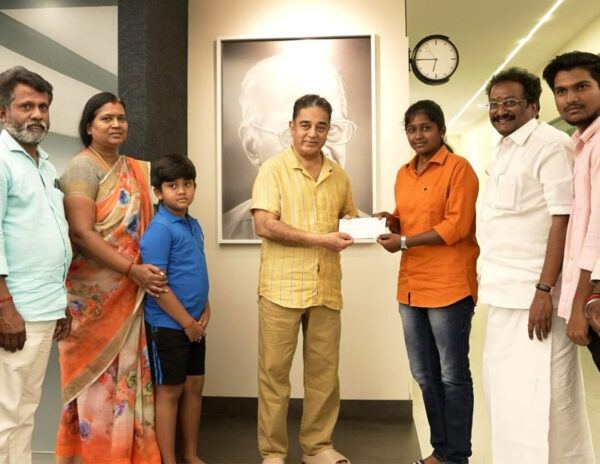 Kamal-Haasan-Gifts-Car-to-first-female-bus-driver-in-Coimbatore