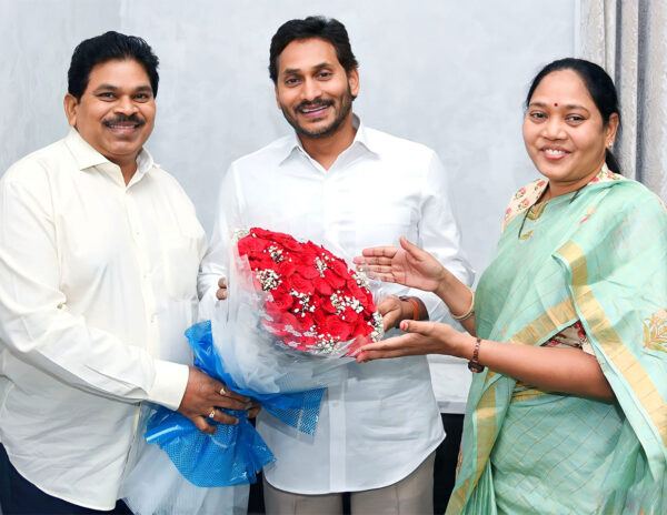 Mekathoti-Sucharita-Husband-Dayasagar-YS-Jagan