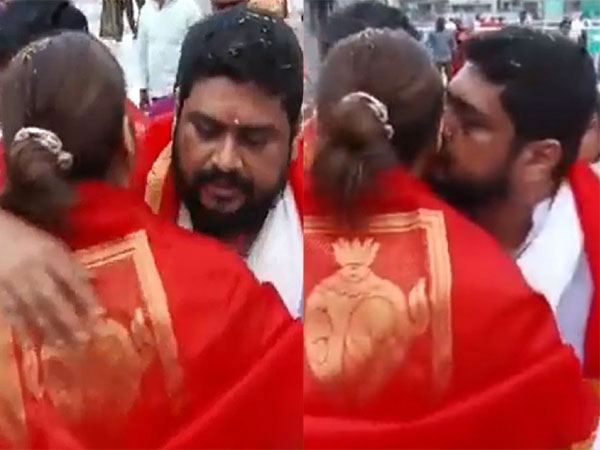 Om Raut kisses krti sanon