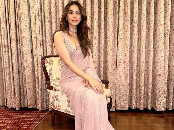 Rakul-Preet-Stuns-Saree