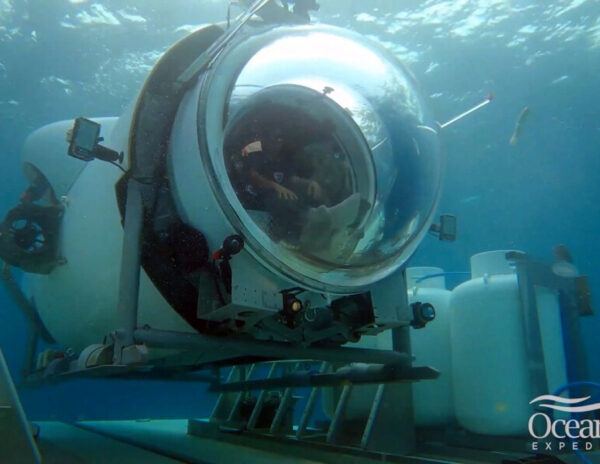 Titanic_submarine