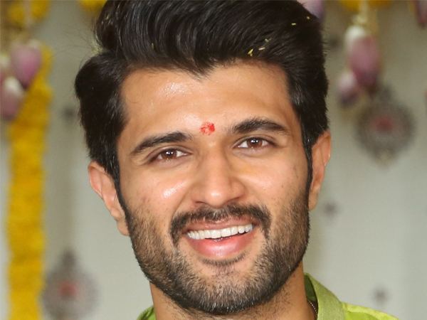 Vijay_Deverakonda_Title_Family_Star