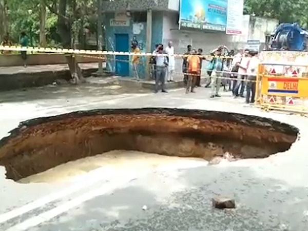 Crater-Delhi-Massive-Road-Chunk