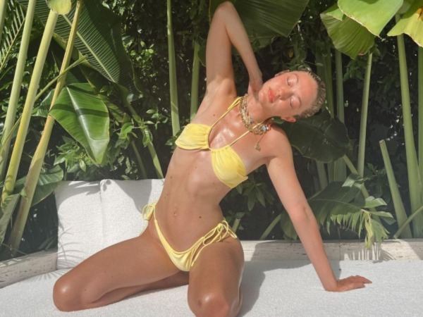 Gigi Hadid Poses In Sexy Bikini