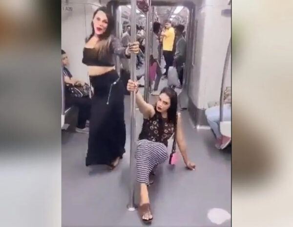 Pole Dancing Enjoyed In Delhi Metro