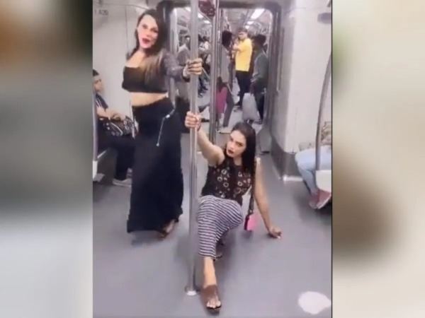 Pole Dancing Enjoyed In Delhi Metro
