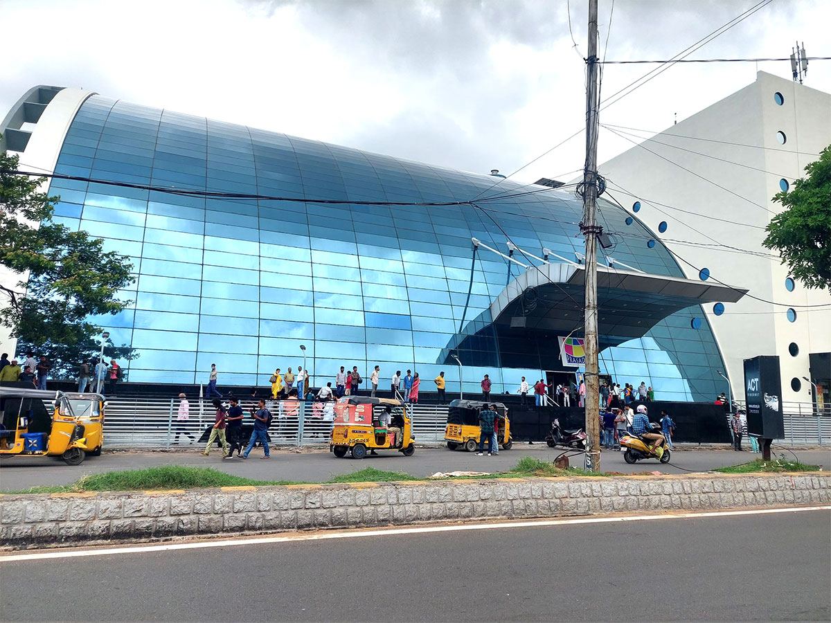 Audiences Fight With Management At Prasads