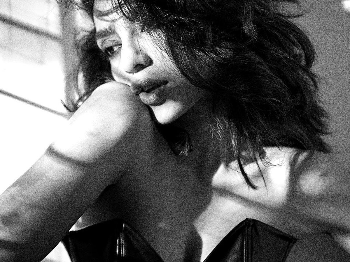 Pic Talk- Sobhita Dhulipala's Super Sexy Curves In Latest Photo