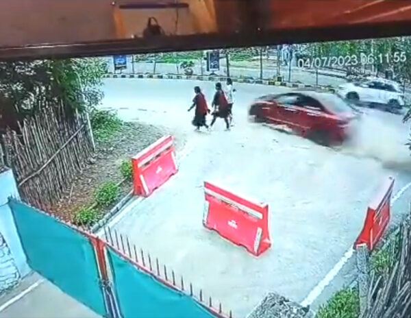  Speeding Car Rams Walkers In Hyd