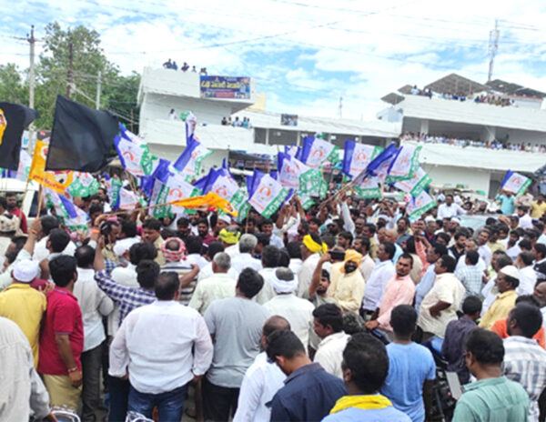 TDP YCP Clash Vinukonda