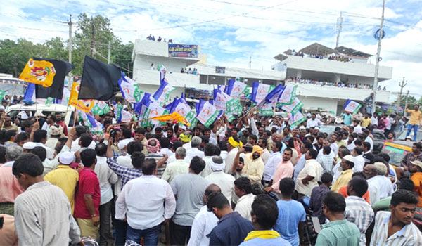 TDP YCP Clash Vinukonda