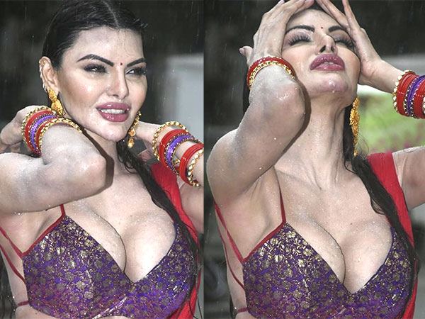 Wet Sherlyn Chopra