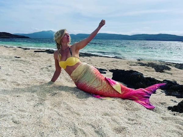Woman-Quits-Job-Mermaid-Transformation