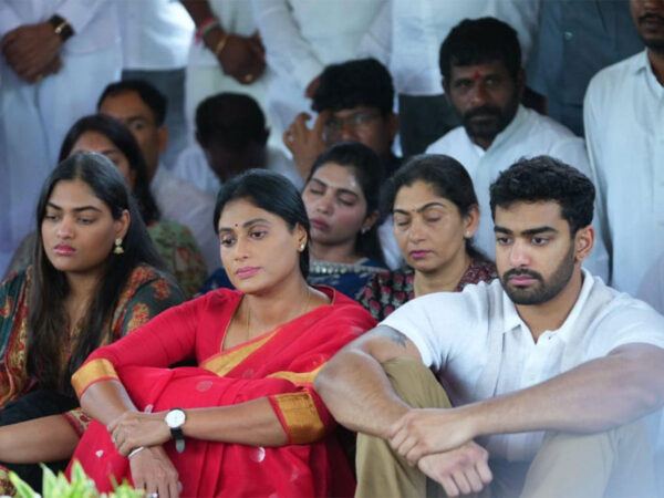 YS-Sharmila-Register-Assets-On-Childrens-Names