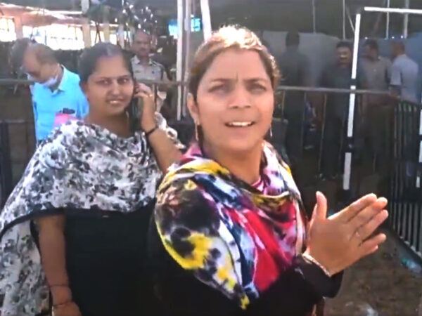 Black Clothes Burqa Muslim Women Stopped At Jagan Meetings