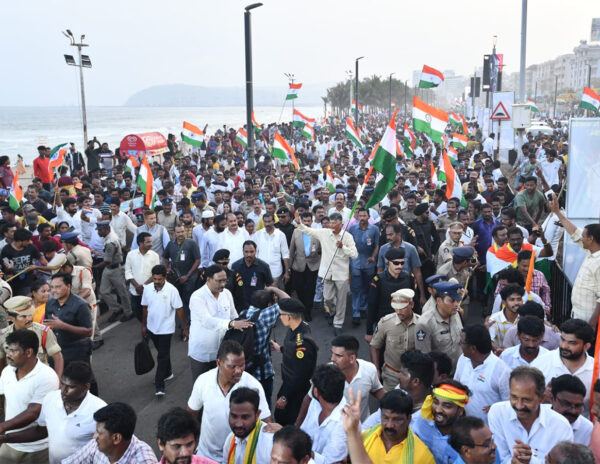 Chandrababu Naidu's Successful Beach Walk In Vizag