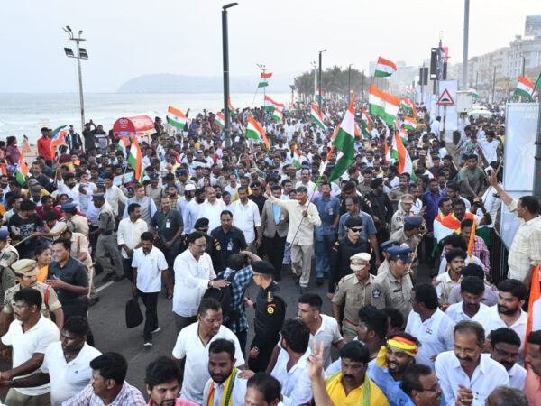 Chandrababu Naidu's Successful Beach Walk In Vizag